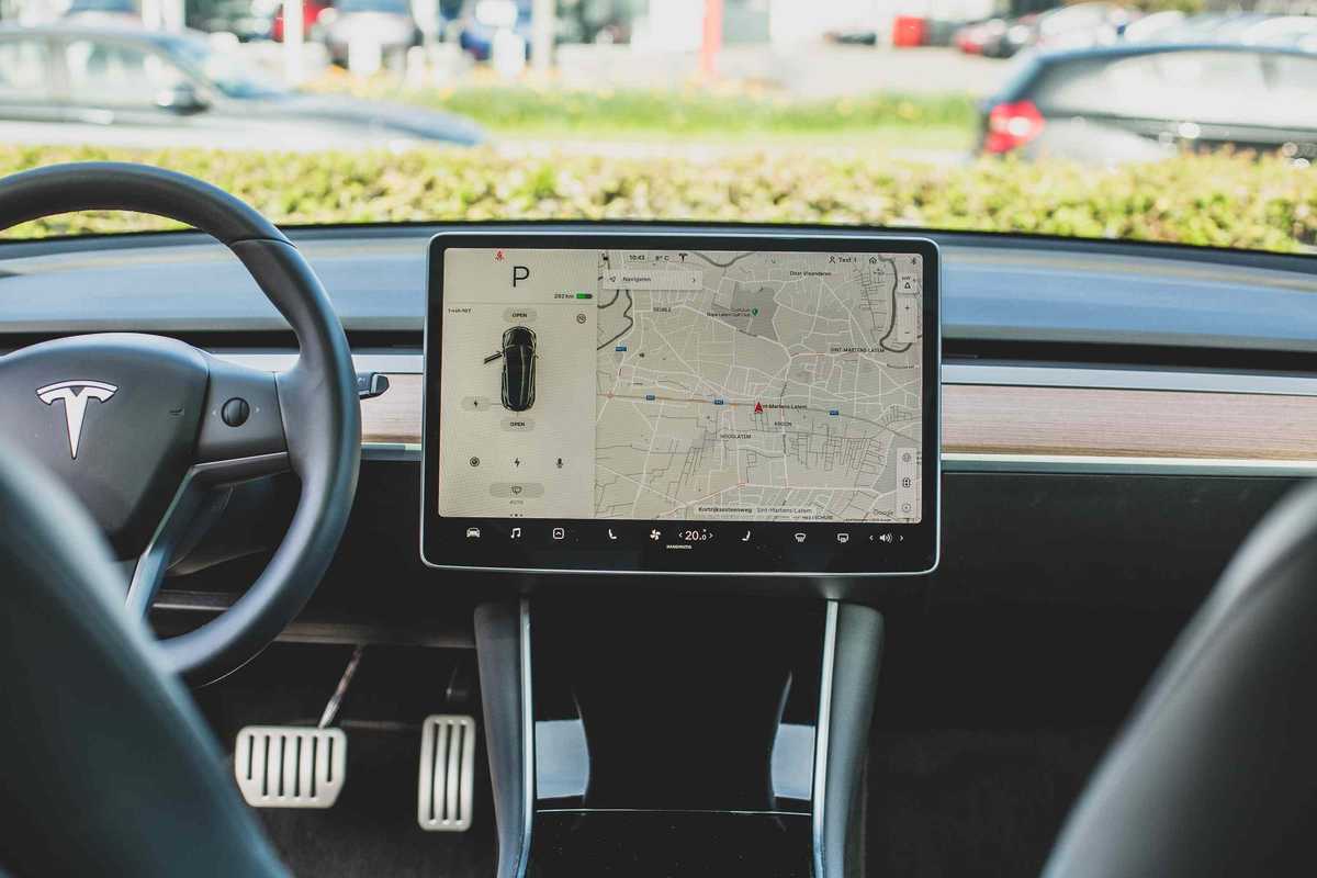 tesla bran van oost